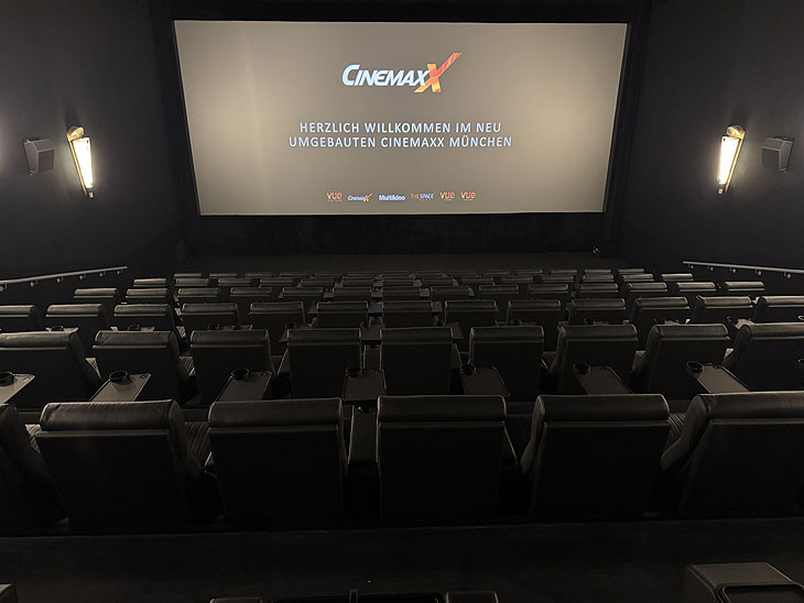 schöner, größer, weiter: neu bestuhlt sind die Kinosäle des CinemaxX in München (©Foto: Martin Schmitz)